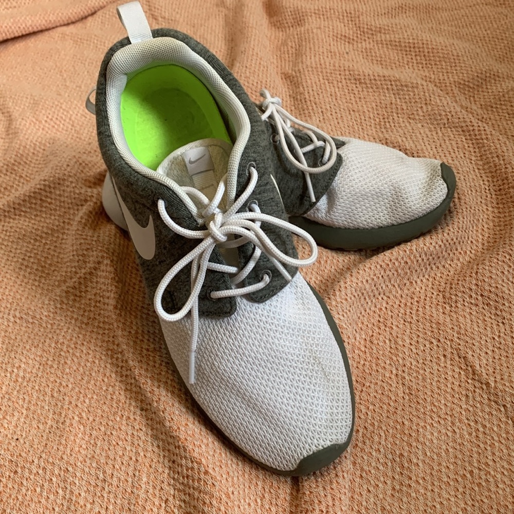 Nike iD Roshe Run in Gray Jersey and White Mesh Size 8